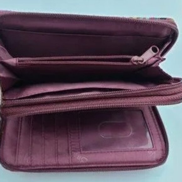 Beautiful VERA BRADLEY Wallet Resort Medallion Burgundy Print RFID.GUC!! - Picture 5 of 5